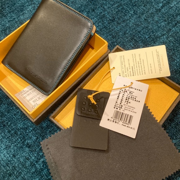 Flashy Folding Thelebre Wallet - Picture 4 of 4